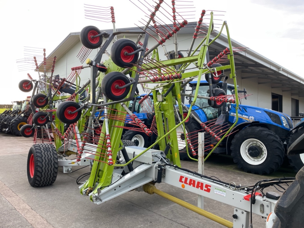 Claas Liner 3600 4 rotor rake