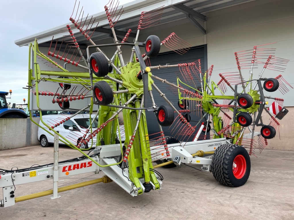 Claas Liner 3600 4 rotor rake