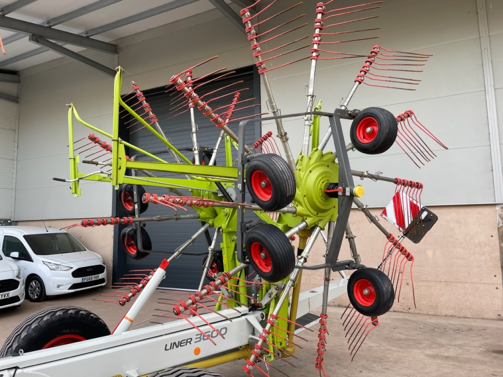 Claas Liner 3600 4 rotor rake