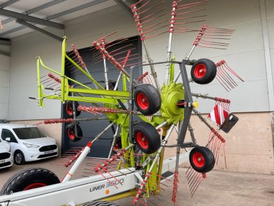 Claas Liner 3600 4 rotor rake