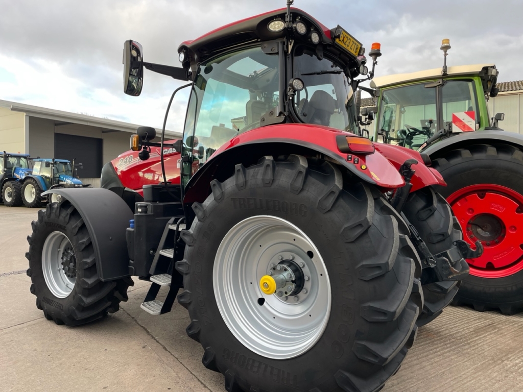 Case CVX 240
