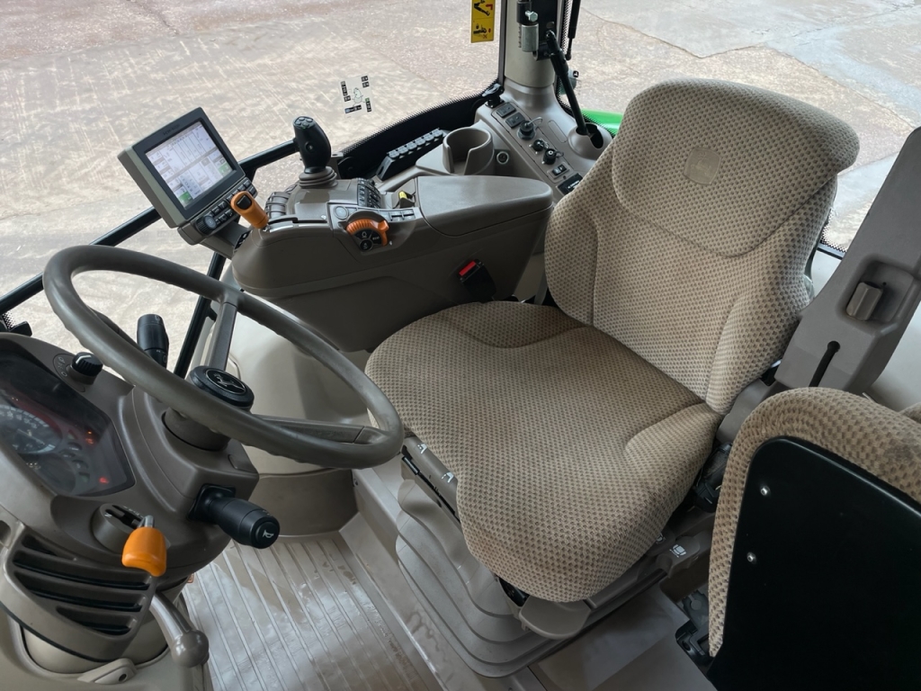 John Deere 6130R
