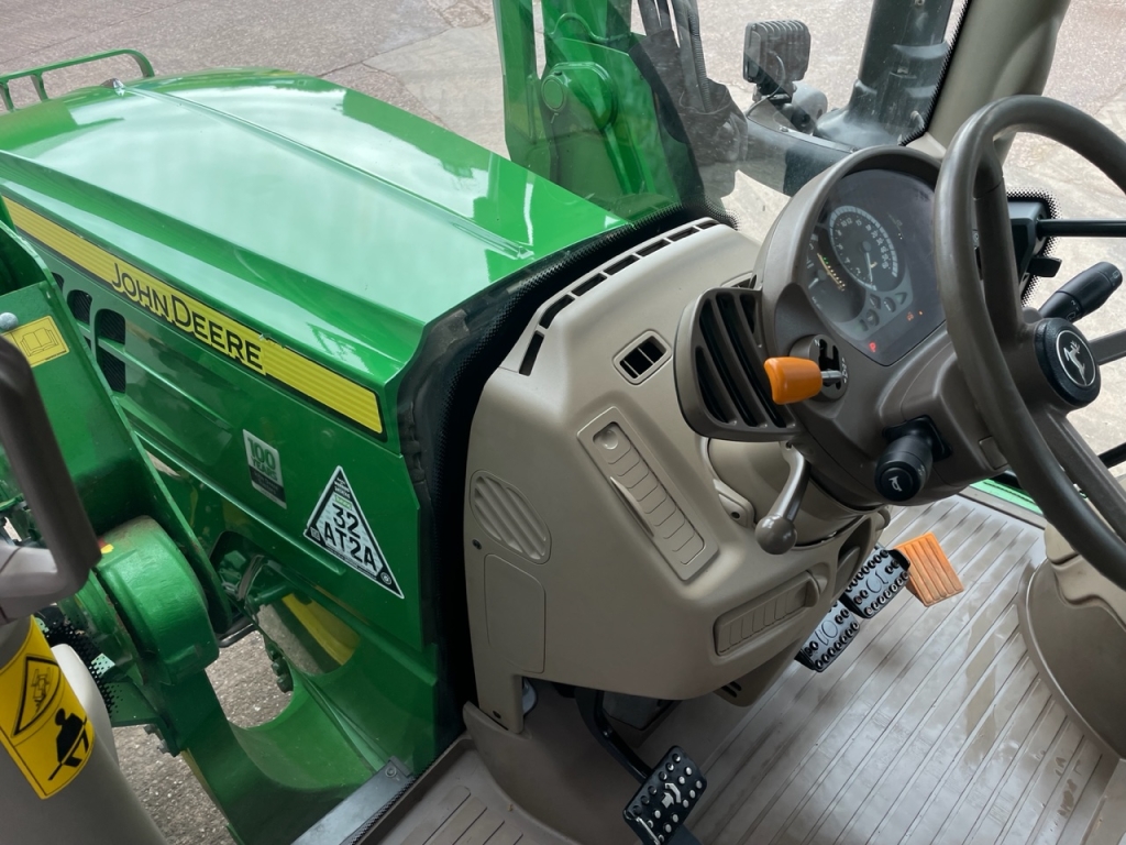 John Deere 6130R