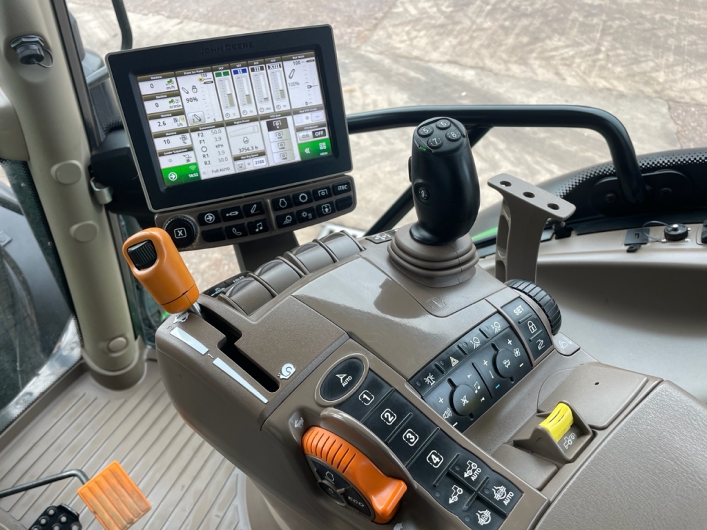 John Deere 6130R