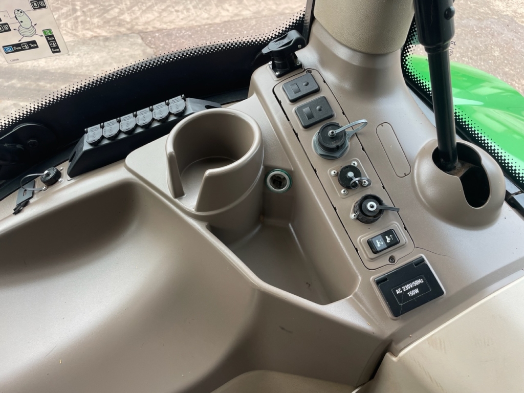 John Deere 6130R