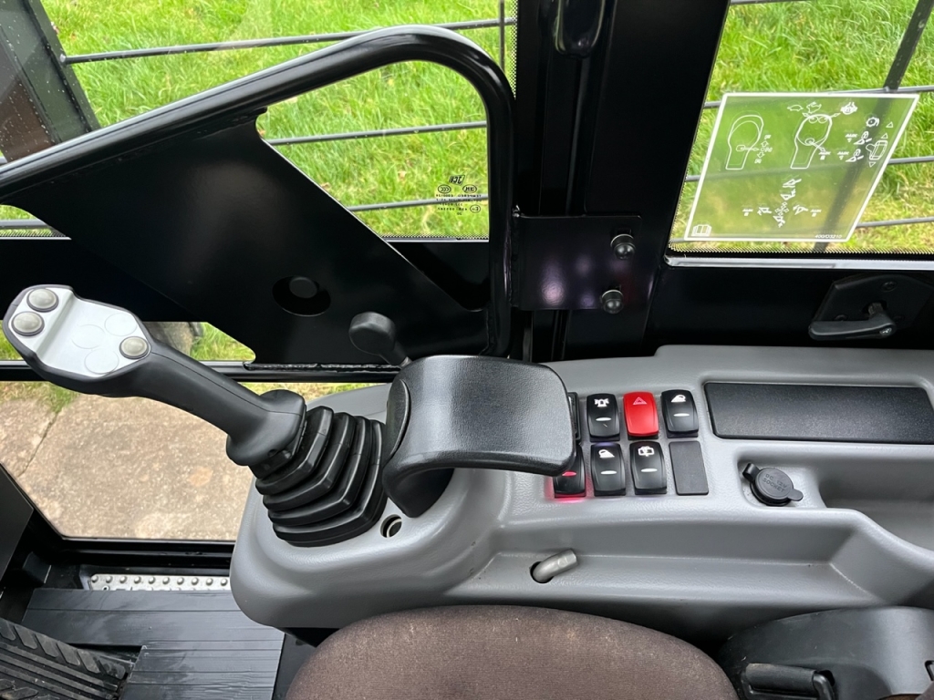 JCB 403 Plus