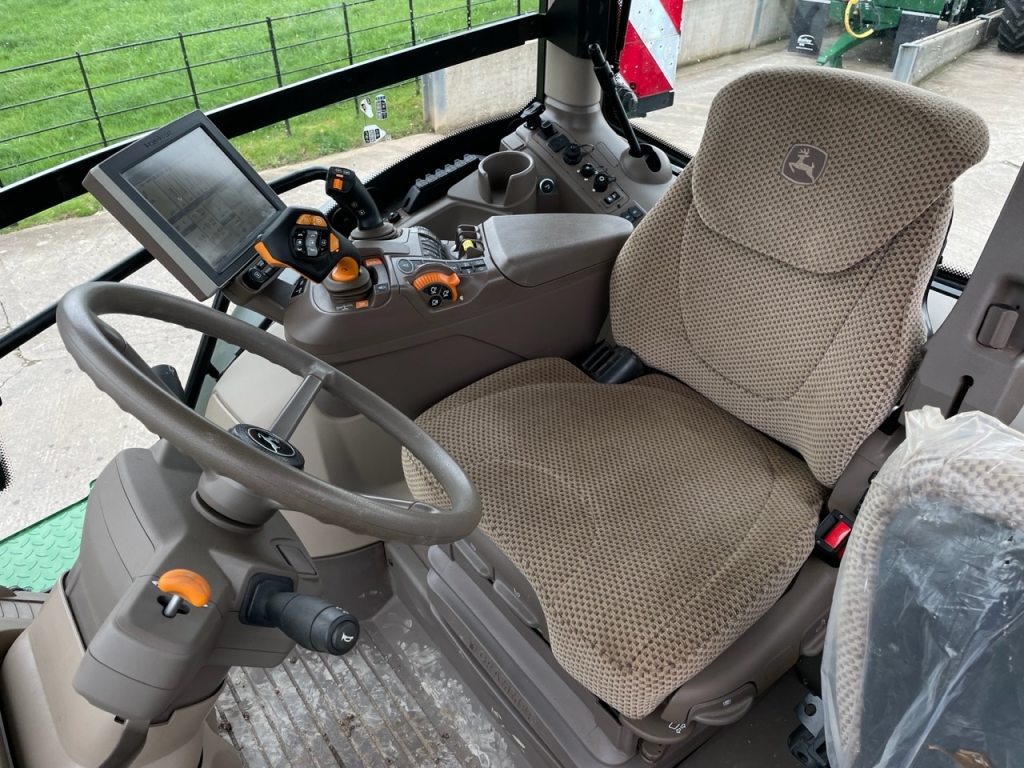 John Deere 6R 250