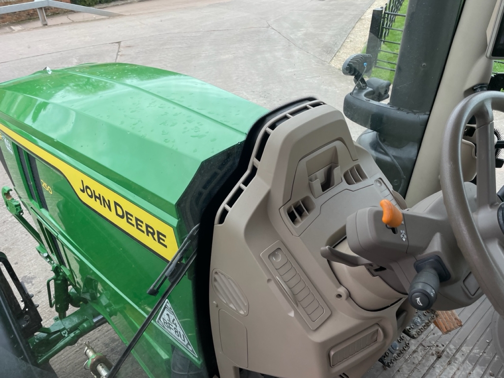 John Deere 6R 250