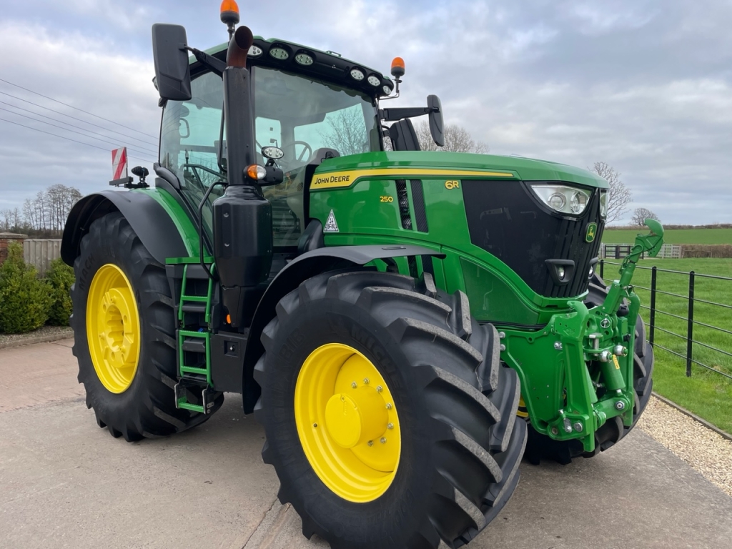 John Deere 6R 250