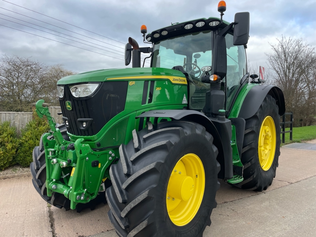 John Deere 6R 250