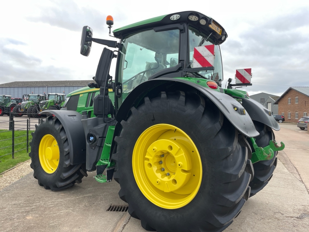 John Deere 6R 250