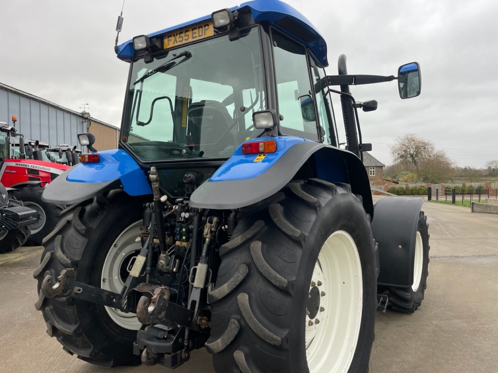 New Holland TM140