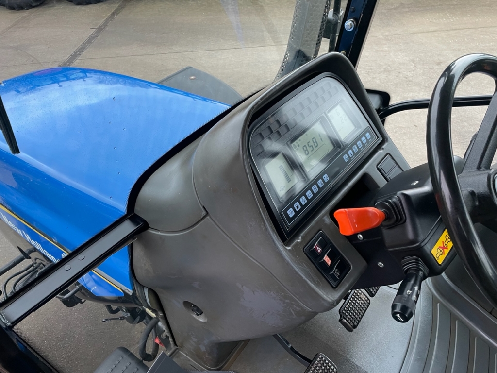 New Holland TM140
