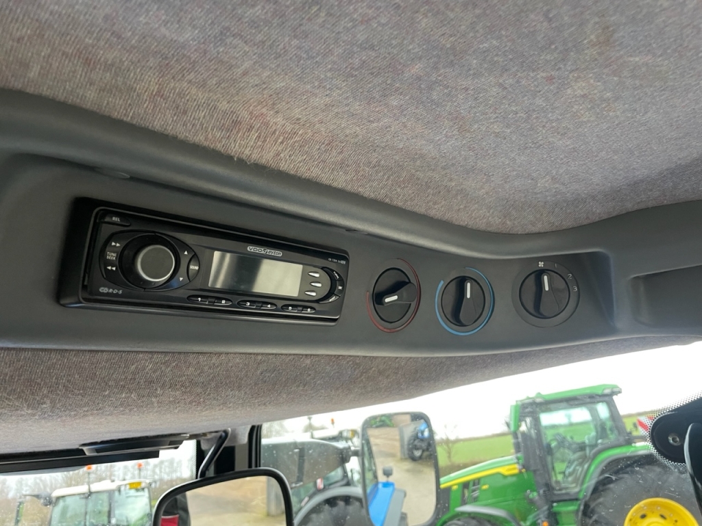 New Holland TM140