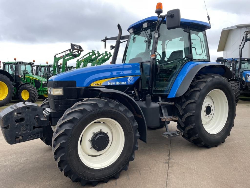 New Holland TM140