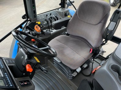 New Holland TM140