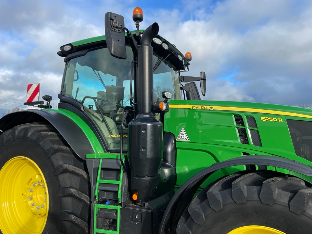 John Deere 6250R