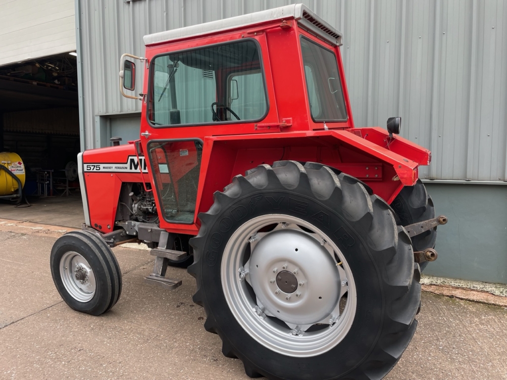 Massey Ferguson 575