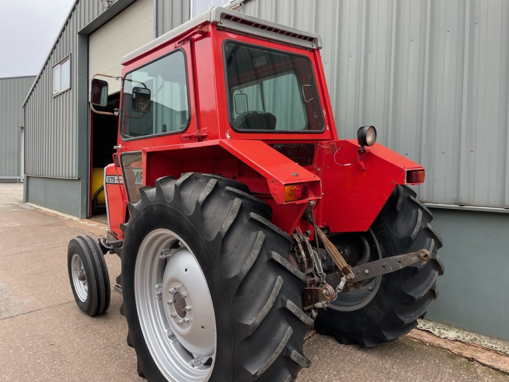 Massey Ferguson 575