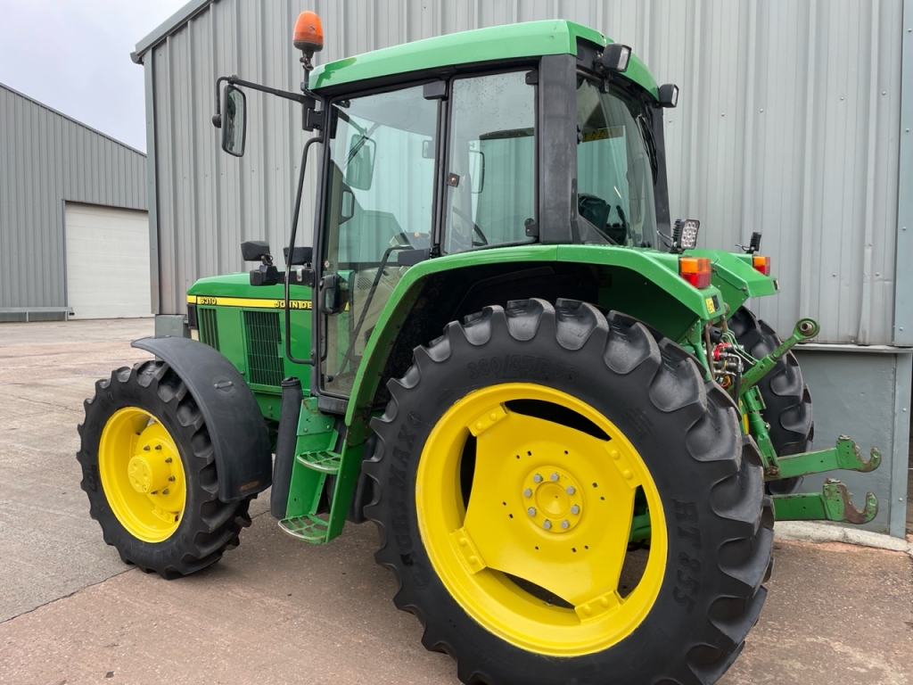 John Deere 6310