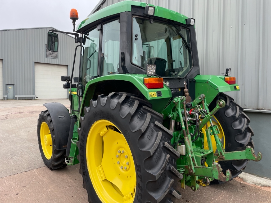 John Deere 6310