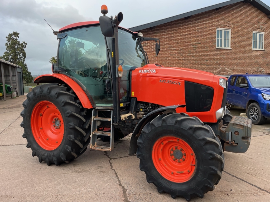Kubota M135GX