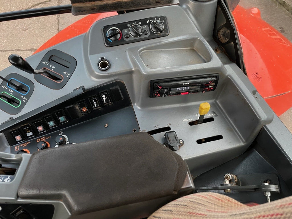 Kubota M135GX
