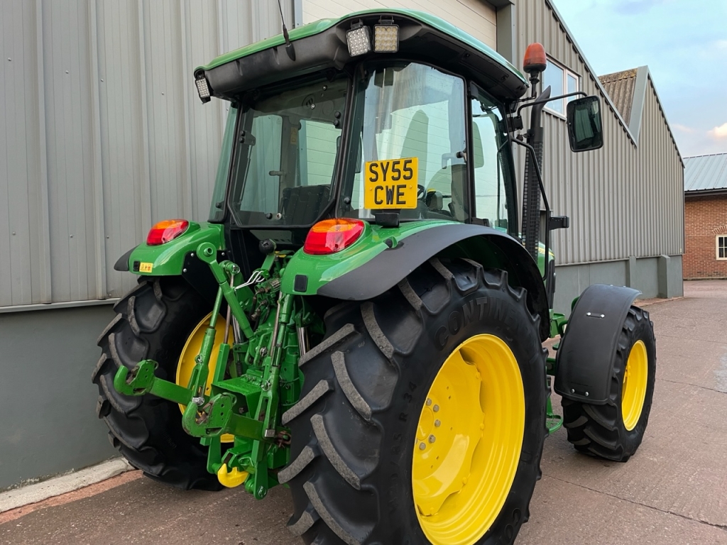 John Deere 5820