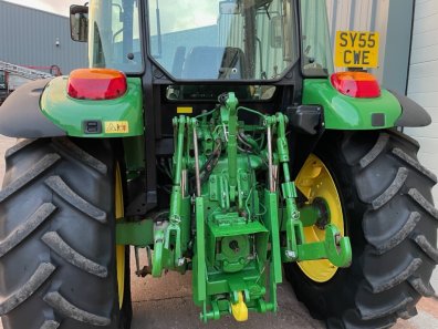 John Deere 5820