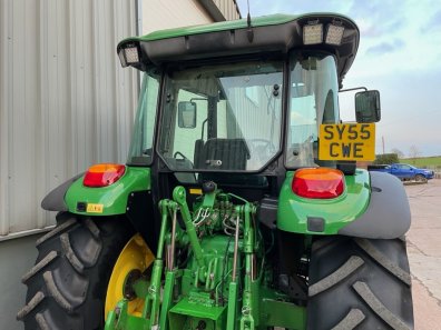 John Deere 5820