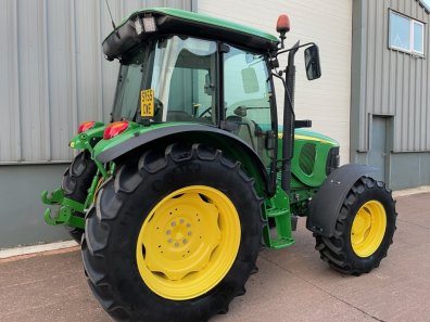John Deere 5820
