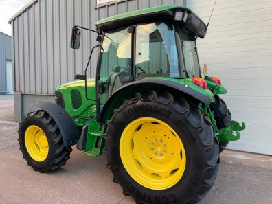 John Deere 5820
