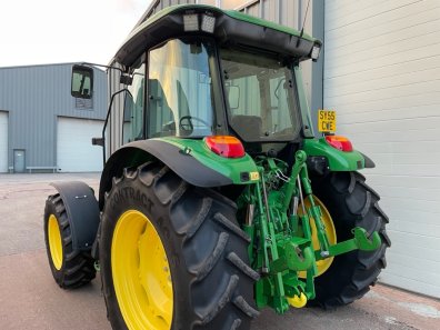 John Deere 5820