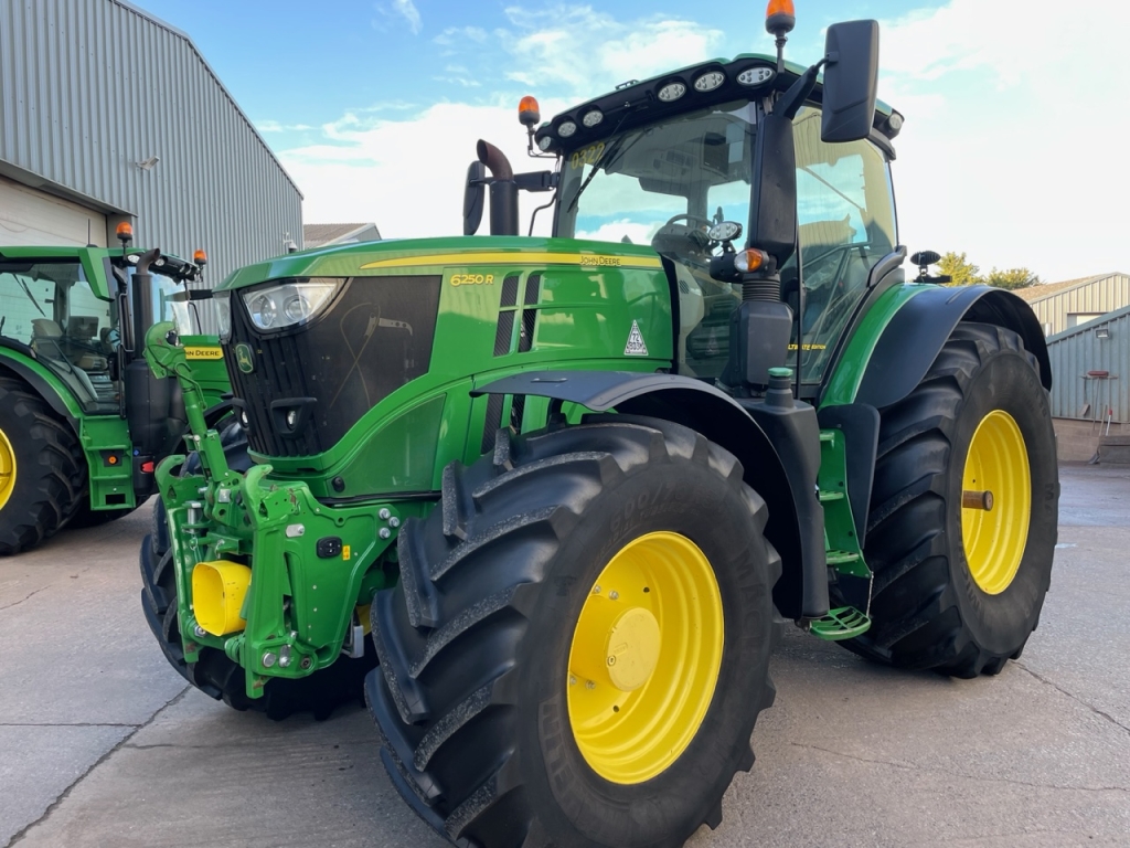 John Deere 6250R