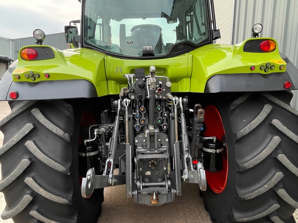 Claas Arion 550