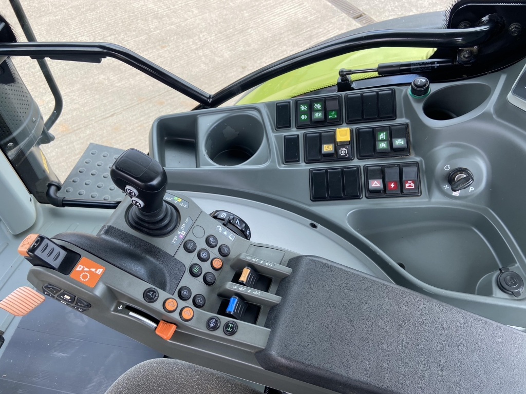 Claas Arion 550
