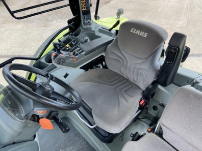 Claas Arion 550