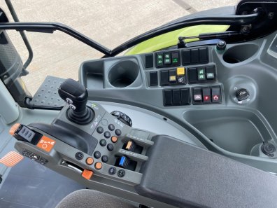 Claas Arion 550