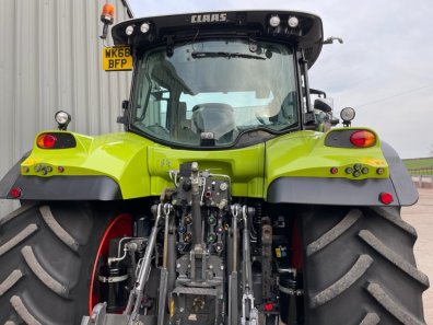 Claas Arion 550