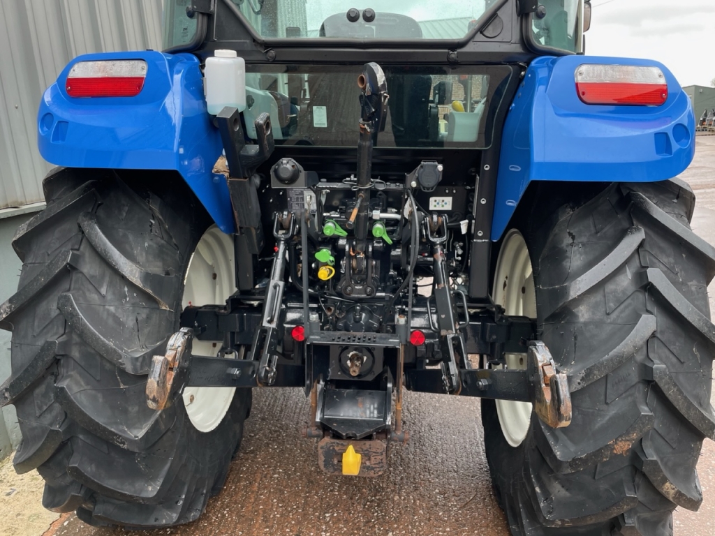 New Holland T4.65