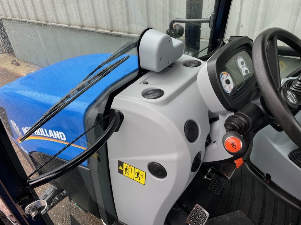 New Holland T4.65