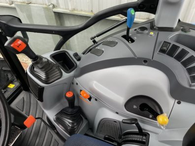 New Holland T4.65