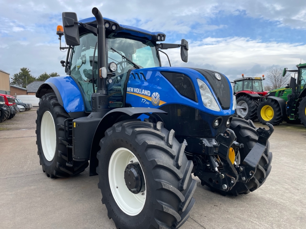 New Holland T7.210