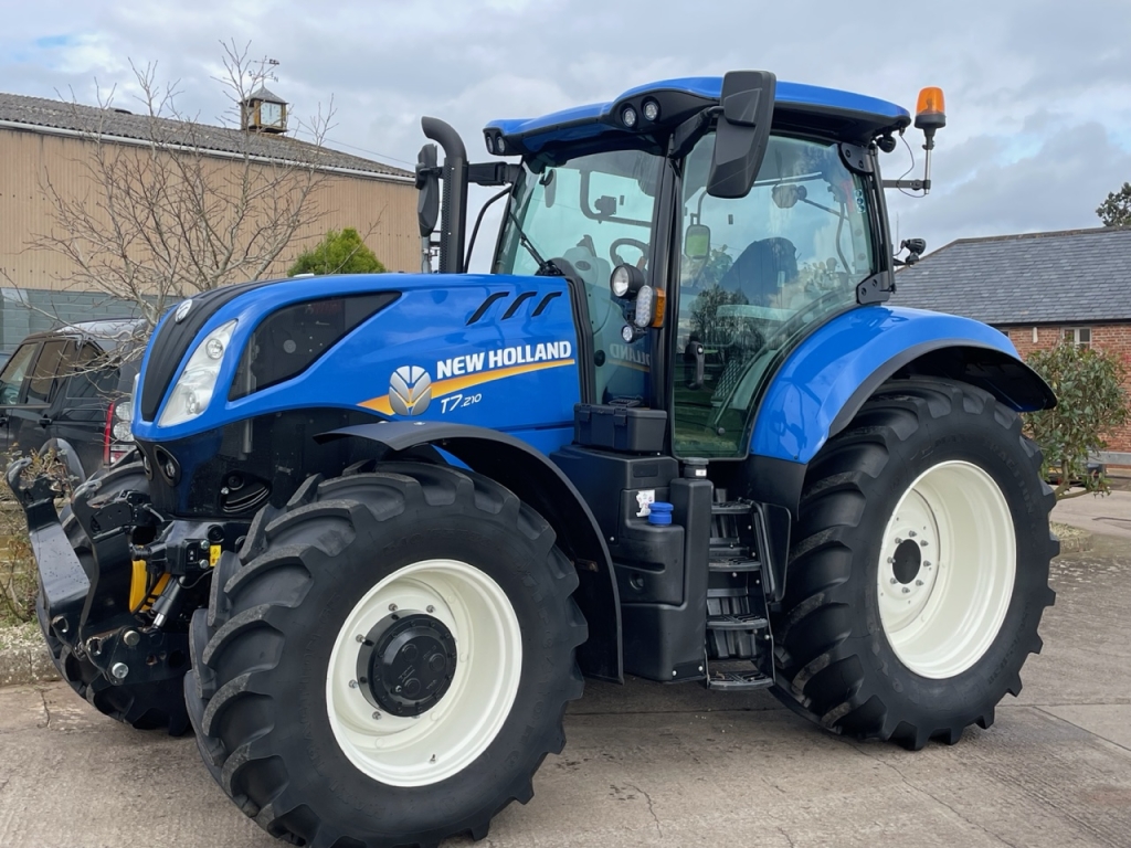 New Holland T7.210