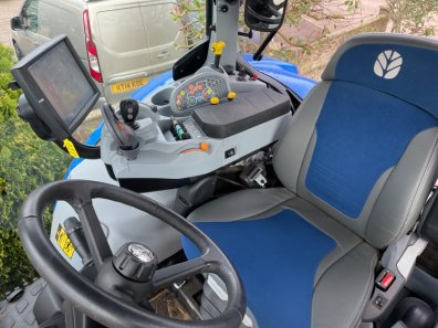 New Holland T7.210
