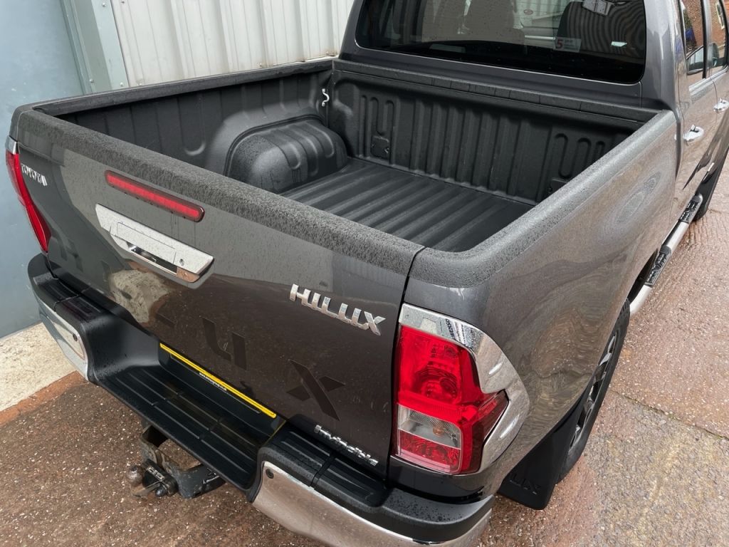 Toyota Hi-Lux Invincible 2.4 Diesel