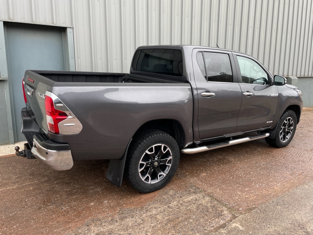 Toyota Hi-Lux Invincible 2.4 Diesel
