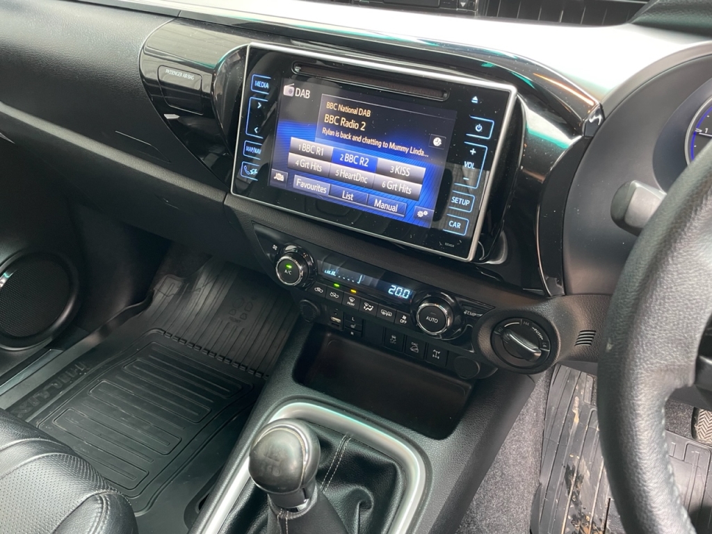 Toyota Hi-Lux Invincible 2.4 Diesel