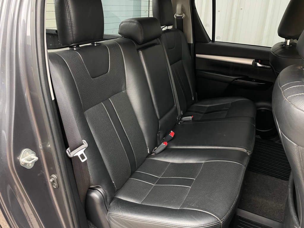 Toyota Hi-Lux Invincible 2.4 Diesel