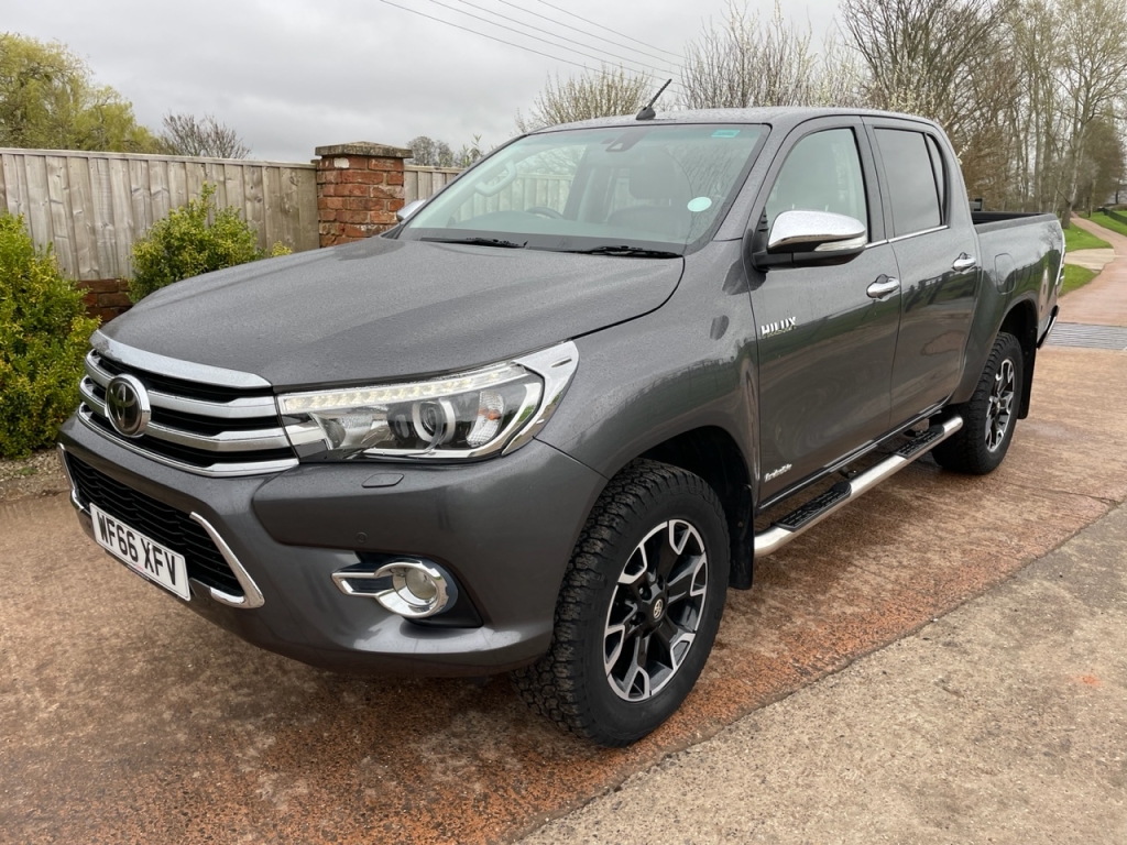 Toyota Hi-Lux Invincible 2.4 Diesel